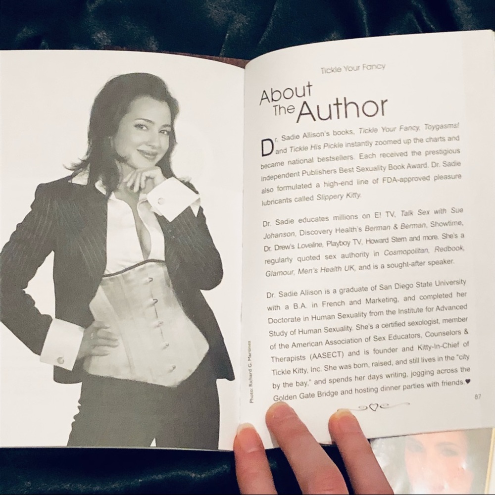 Tickle your Fancy - Sexual technique books Award winner Dr. Sadie Allison - Picture 4 of 5